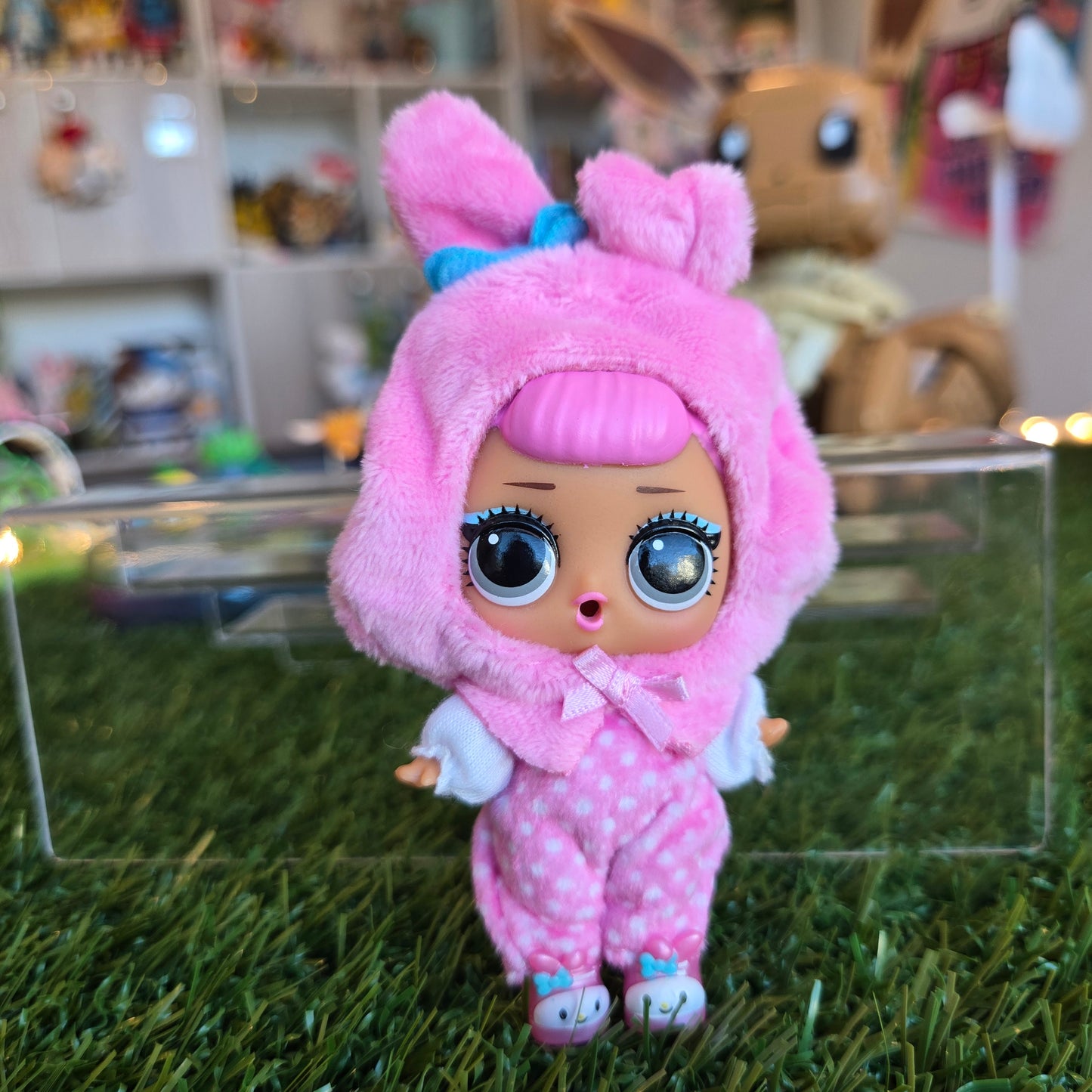 lol surprise figure (pink bunny plush)