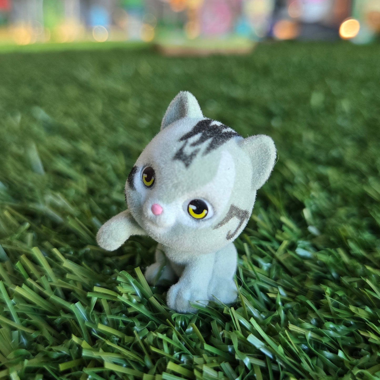 gray striped cat figure