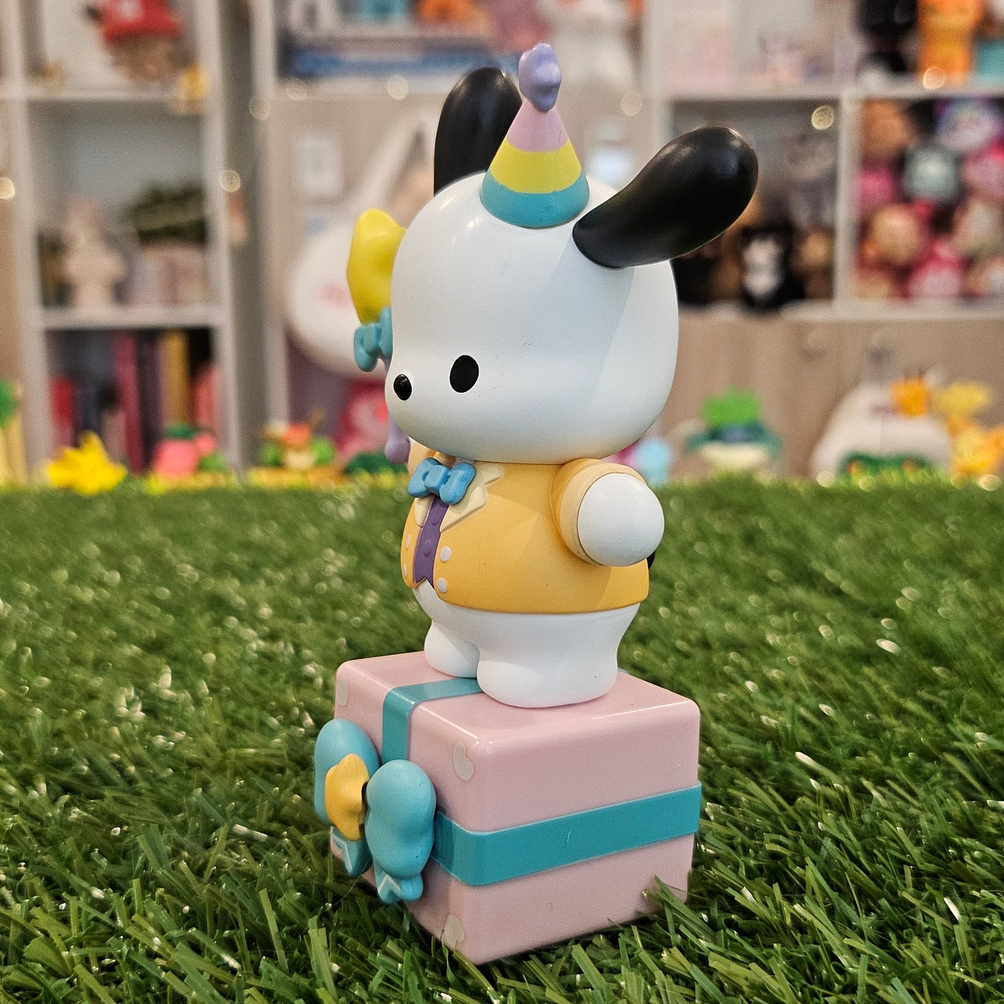 sporty puppy party figure