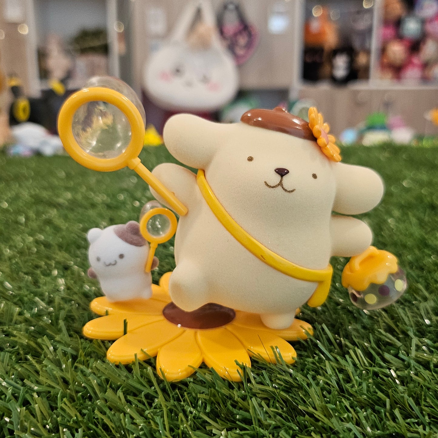 pom and muffin figure