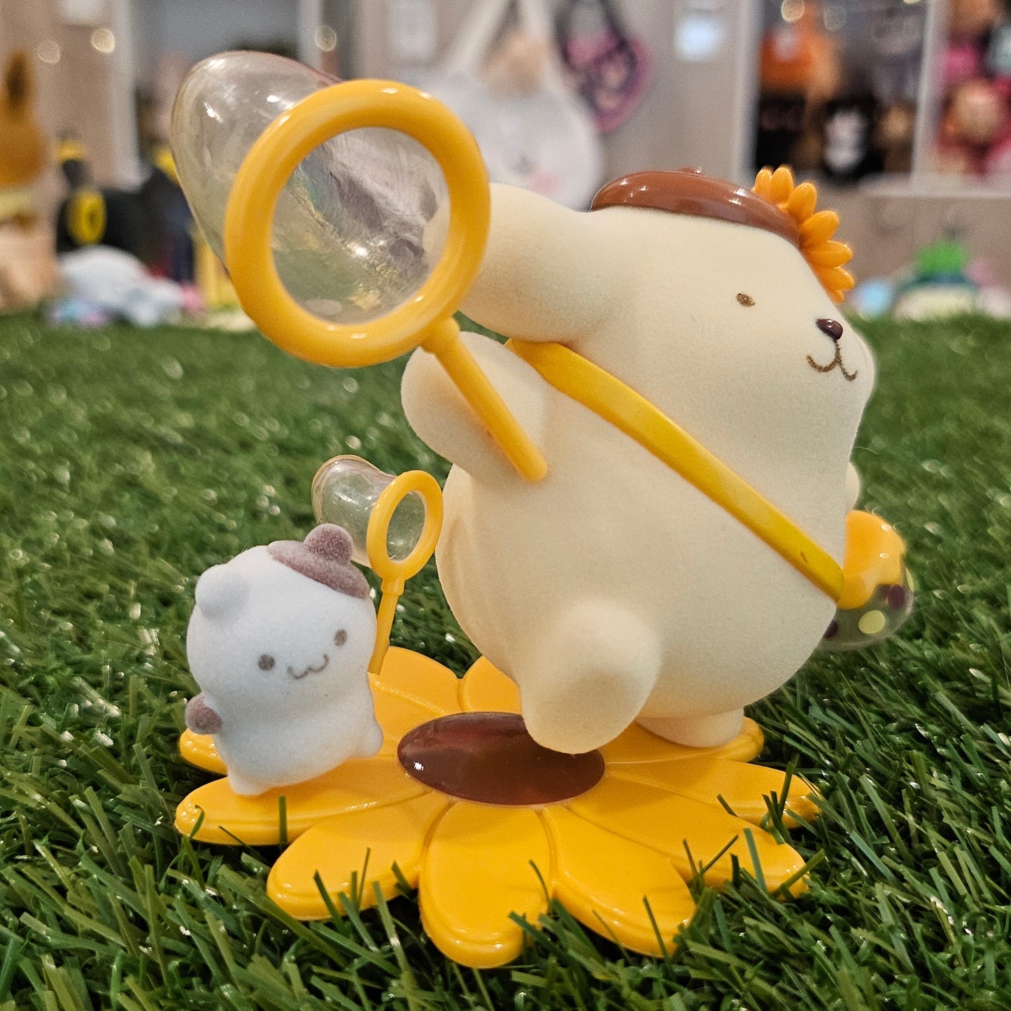 pom and muffin figure