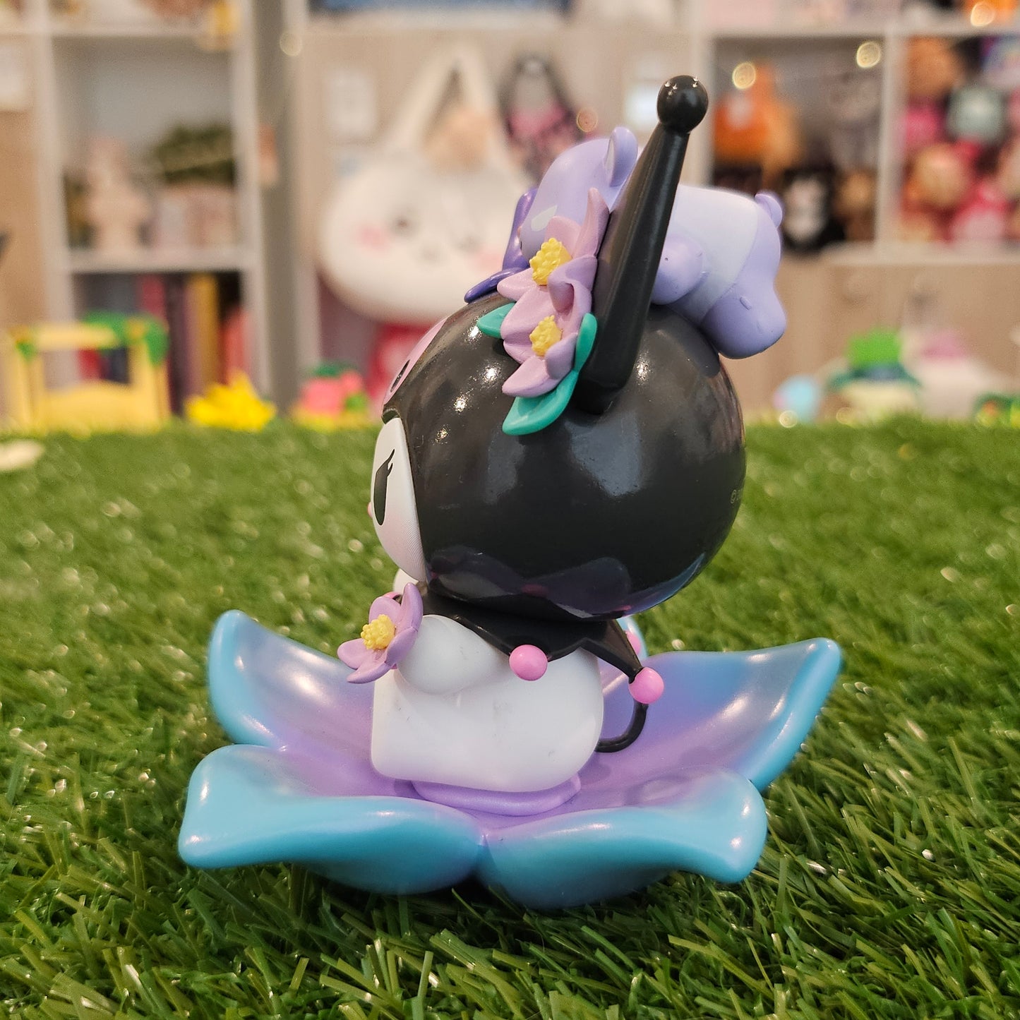 cheeky but charming flower figure