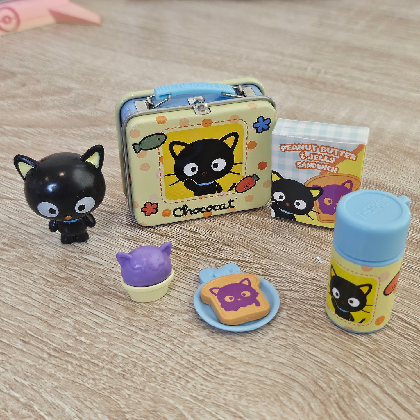 chocolate cat lunchbox