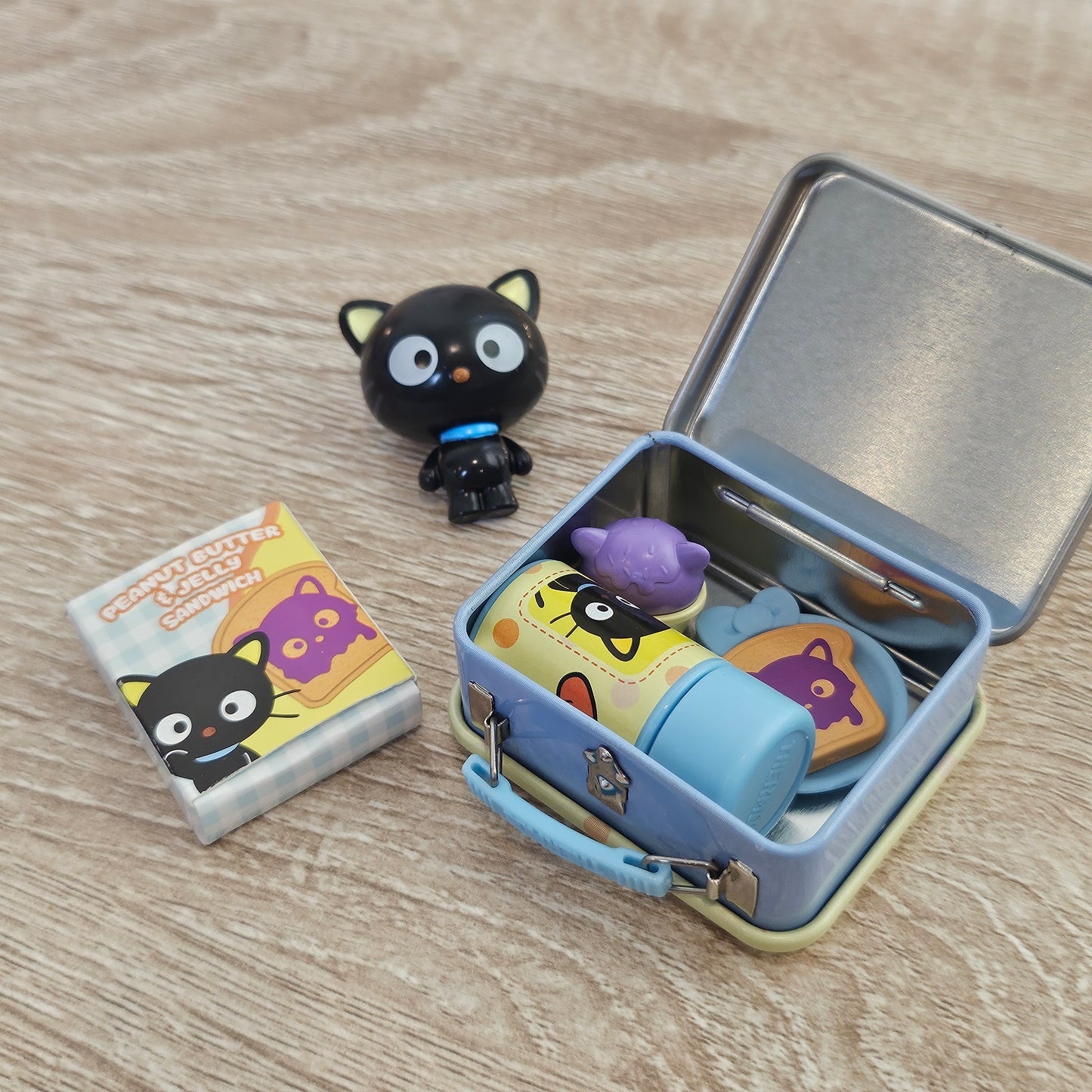 chocolate cat lunchbox