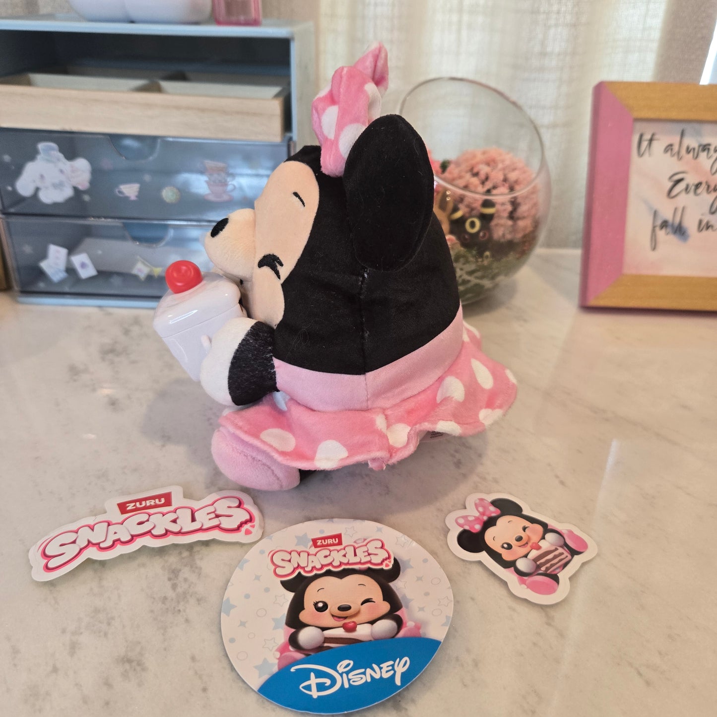 mouse with cake