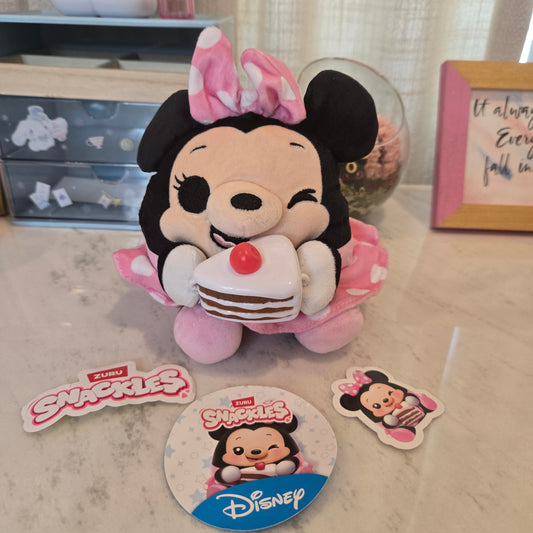 mouse with cake